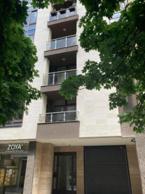 Este apart 5 - Top center